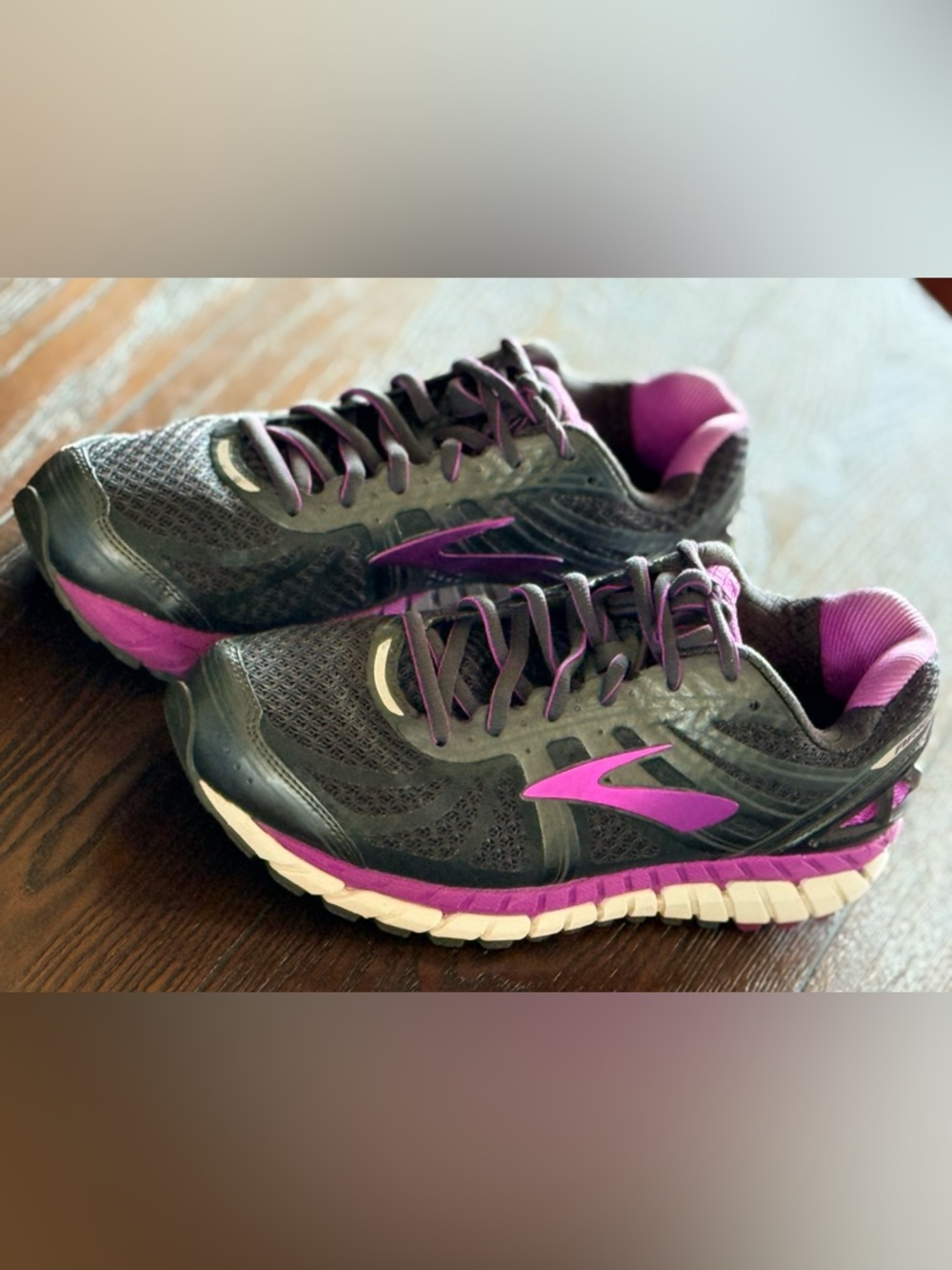 Brooks DNA Women's Gray and Purple Athletic Running Shoes 9.5 US